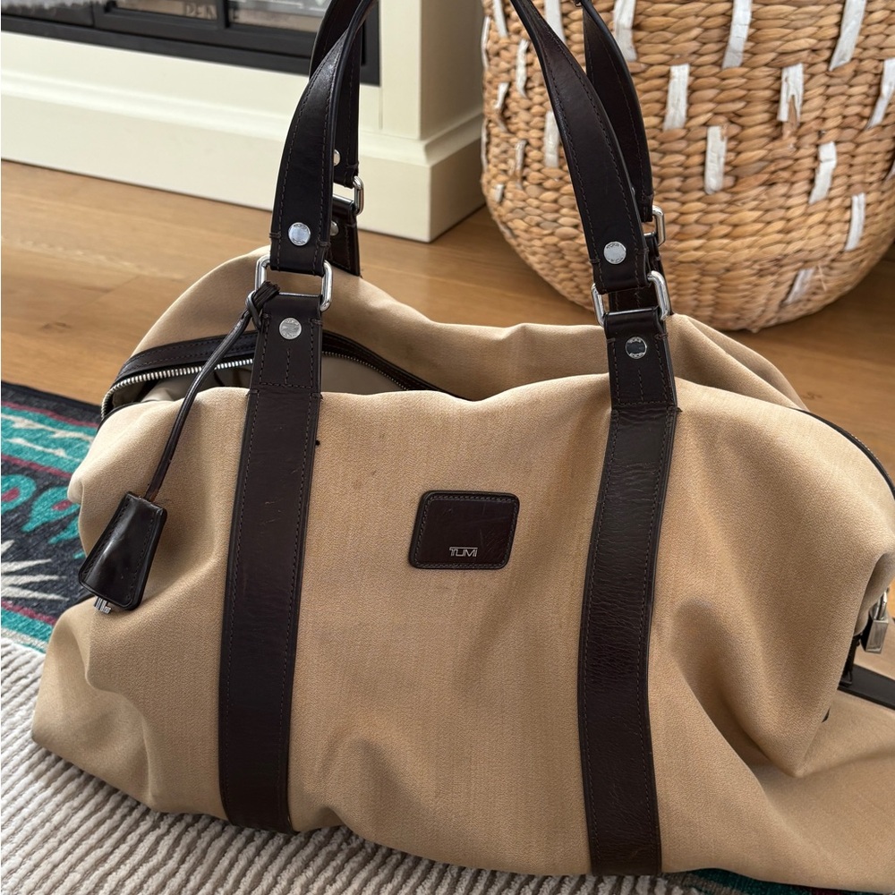 Tumi Duffle tan with leather straps